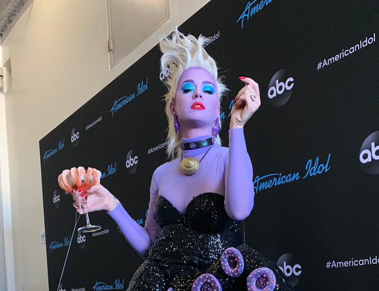 Katy Perry Transforms Into Ursula For American Idols Disney Night Home Of The 